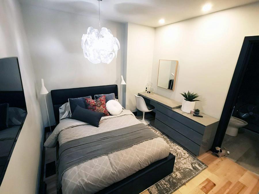 Private Room & Private Bathroom In Le Plateau มอนทรีอัล ภายนอก รูปภาพ