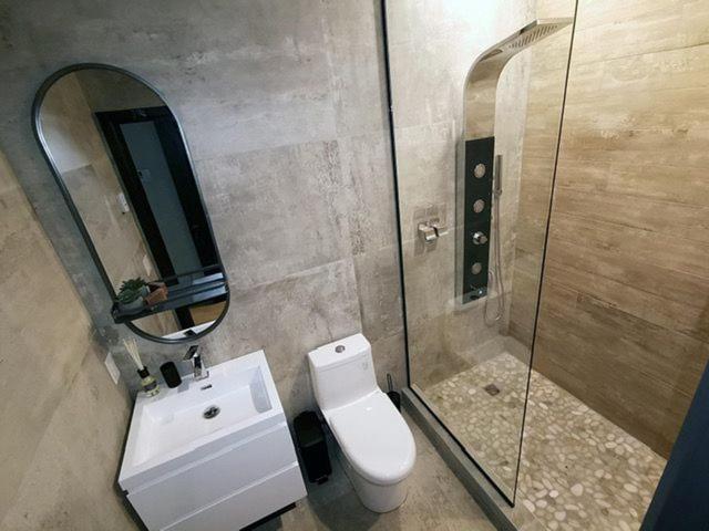 Private Room & Private Bathroom In Le Plateau มอนทรีอัล ภายนอก รูปภาพ